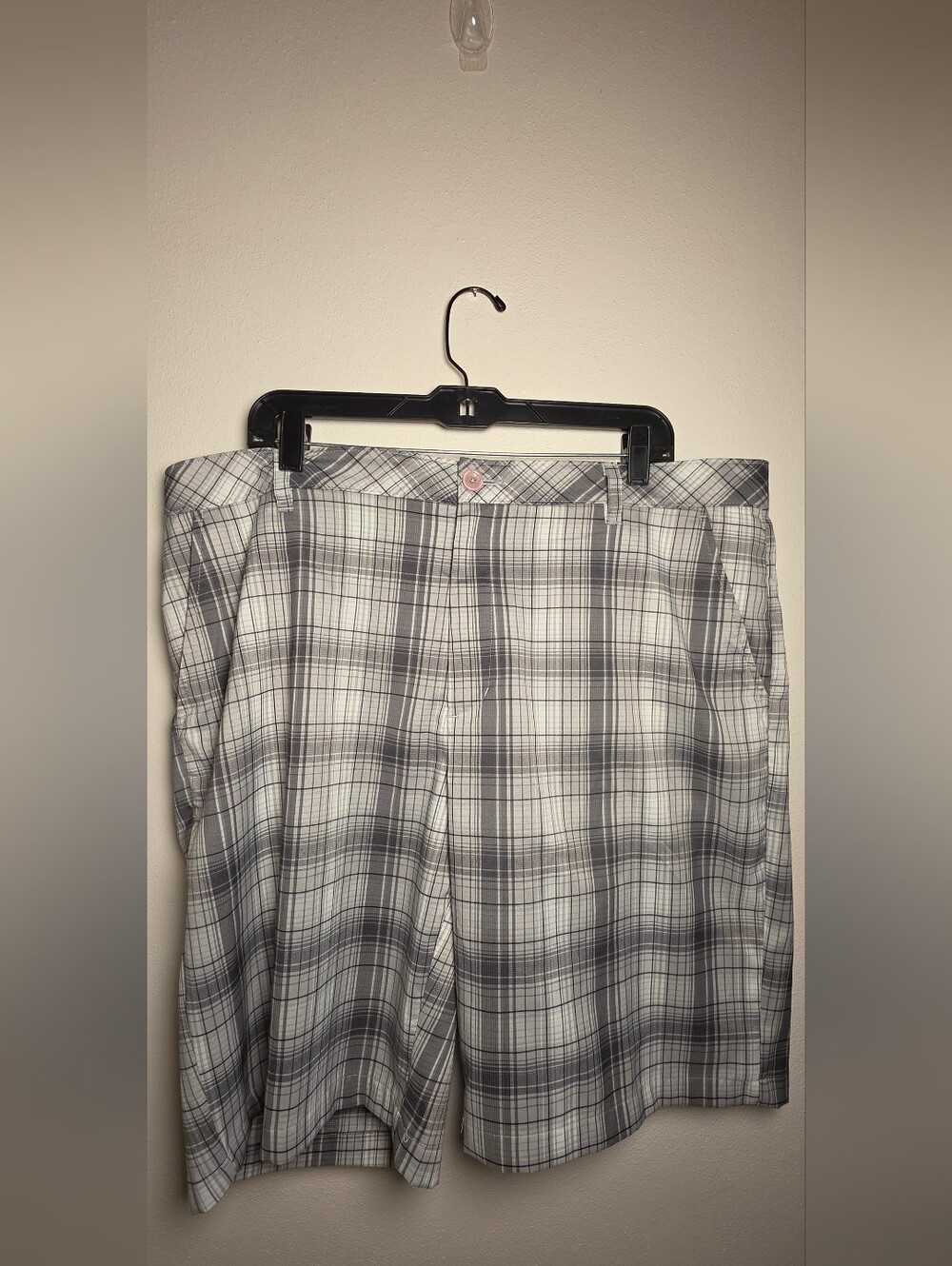 Greg Norman Collection White and Gray Plaid Flat Front Shorts